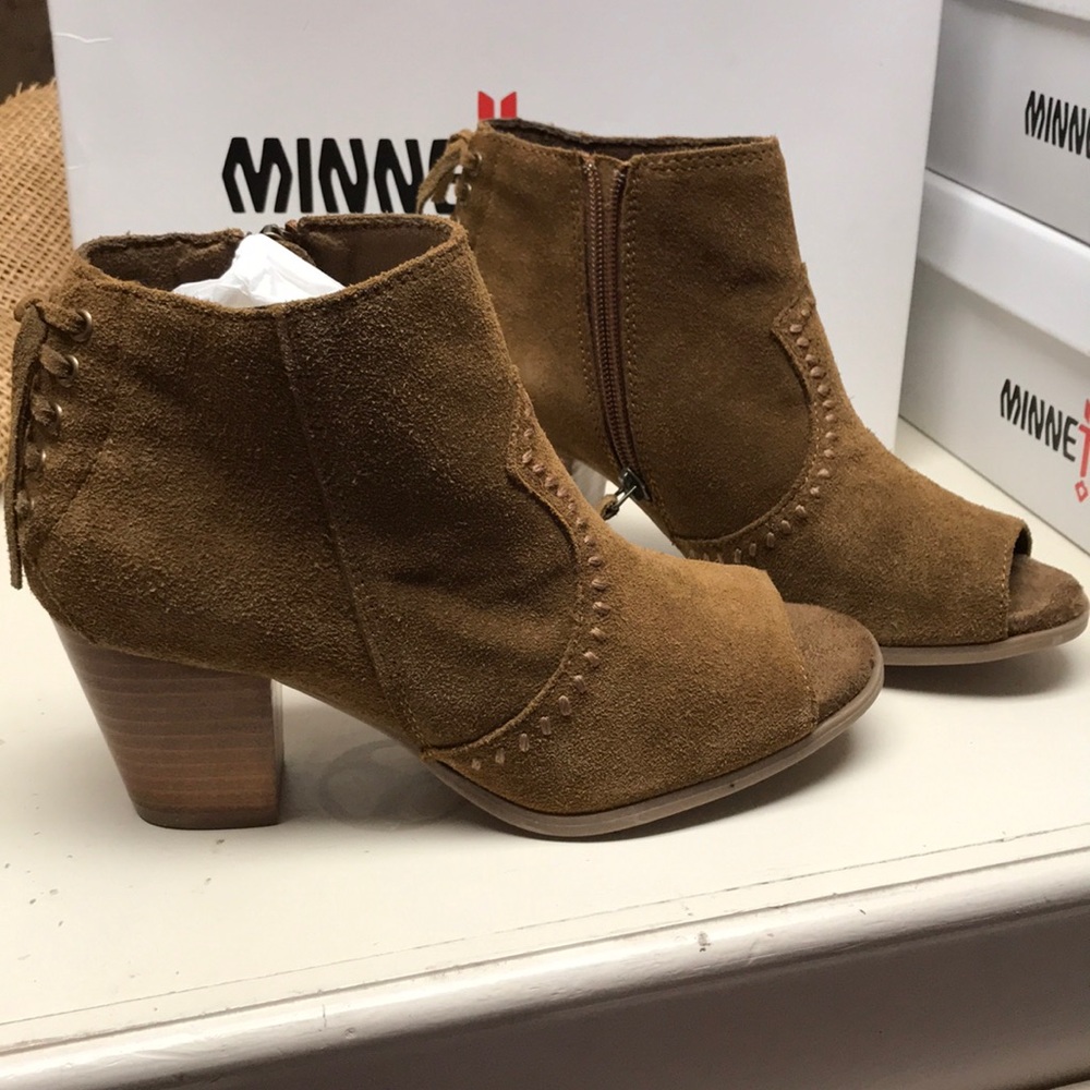 Minnetonka buff Melanie Bootie